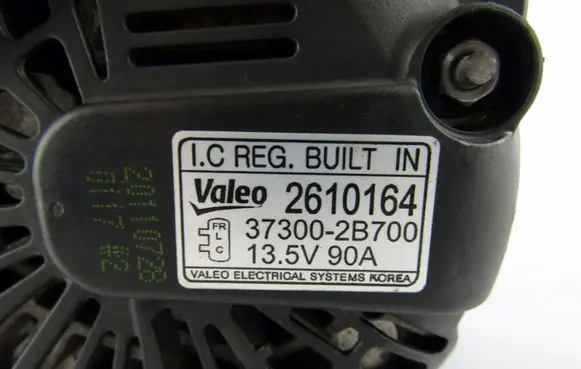 KIA Venga Generator/alternator 373002B700