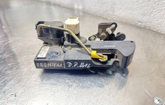 Opel Frontera B Rear door lock 16634324