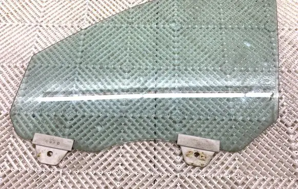 Jeep Grand Cherokee Front door window glass four-door 