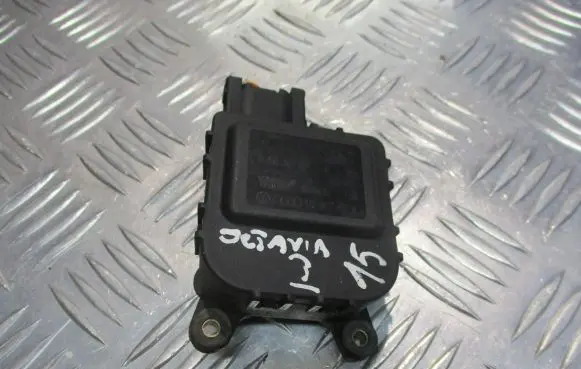 Skoda Octavia Mk1 (1U) Central body control module 1J2907511B