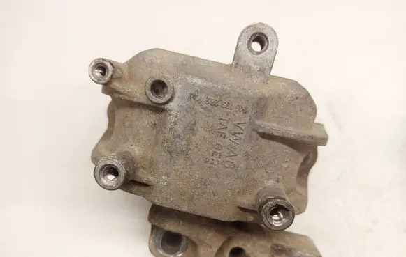 Volkswagen Golf VI Engine mount bracket 1K0199262