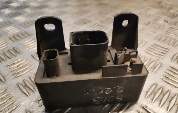Glow plug pre-heat relay