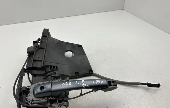 Volvo V70 Front door lock 30661072