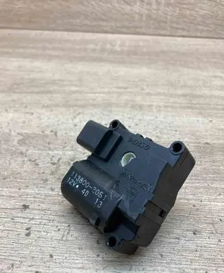 Nissan Almera N16 Air flap motor/actuator 1138002051