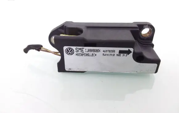 Volkswagen PASSAT B5 Airbag deployment crash/impact sensor 1J0909606N 46970208 5WK41910