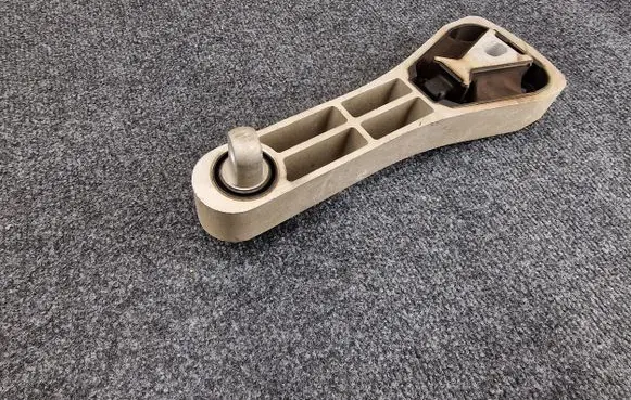 Volvo XC90 Engine mount bracket 31460677