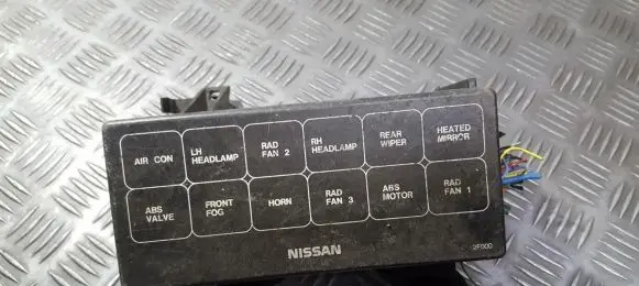 Nissan Primera Fuse box set 71543087