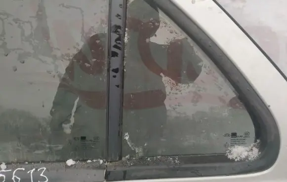 KIA Sorento Rear vent window glass 