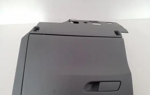 Glove box
