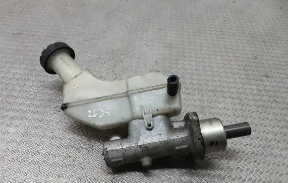 Nissan Note (E11) Master brake cylinder 8200304083A