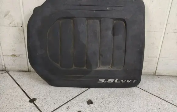 Chrysler Town & Country V Engine cover (trim)