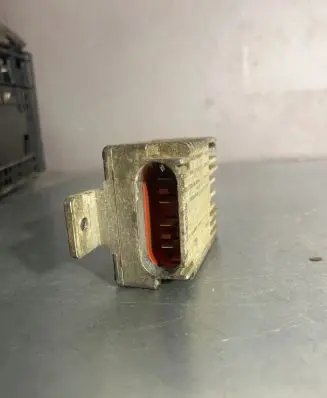Mercedes-Benz E W211 Fan control module A0275457732 E5001002