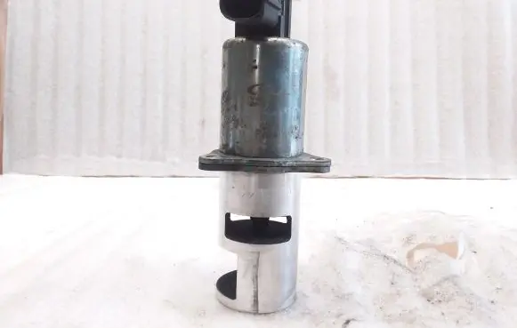 Opel Vivaro EGR valve V40630008 987075768