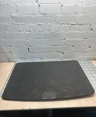 Trunk/boot floor carpet liner