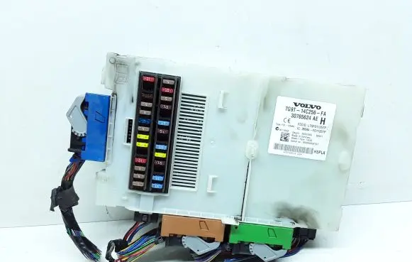 Volvo V70 Fuse module 7G9T14C256FA 30765624 30765624AE