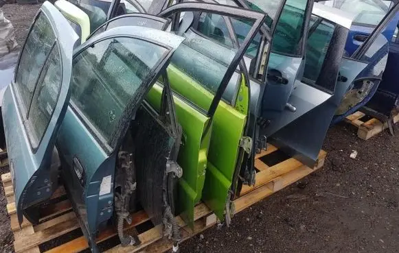 Renault Laguna II Rear door sidabrines