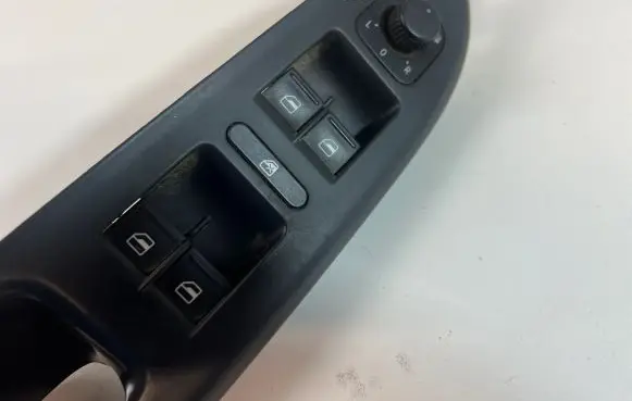 Volkswagen Golf Plus Electric window control switch 5M1867371C