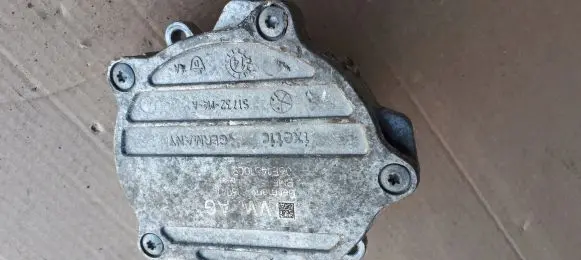 Audi A4 S4 B8 8K Vacuum pump 06F145100R