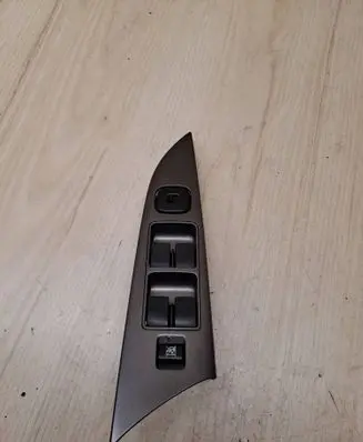 Mazda 3 I Electric window control switch 03123050