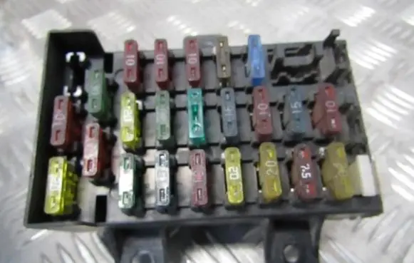 SsangYong Musso Fuse box set 8210107125 05e4005