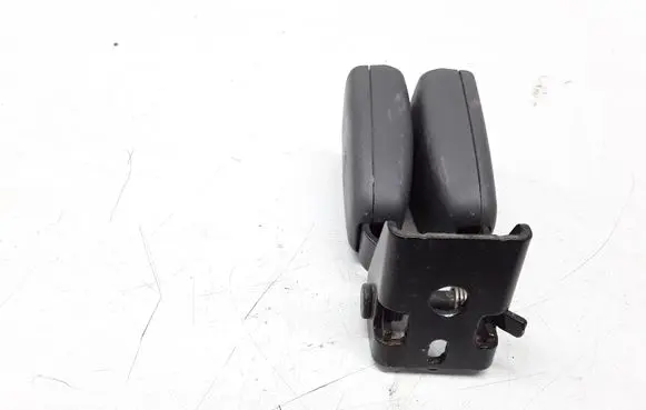 Volvo S60 Middle seatbelt buckle (rear) 