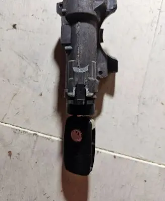 Volkswagen PASSAT B5 Ignition lock 4B0905851A