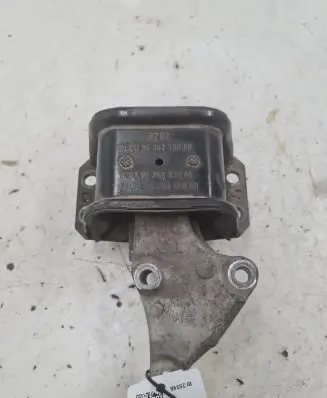 Peugeot 307 Engine mount bracket 9636270080