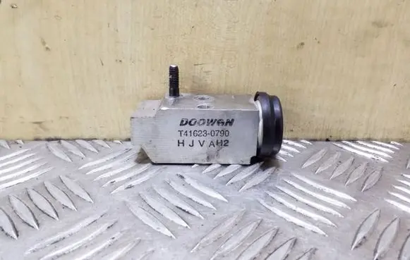 Hyundai i40 Air conditioning (A/C) expansion valve T416230790