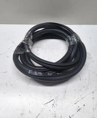 Rear door rubber seal (on body)