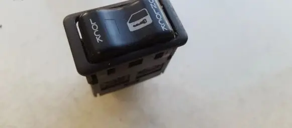 Nissan Primera Electric window control switch 2X08Z
