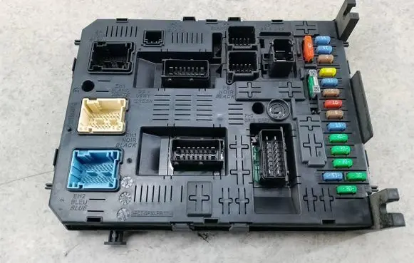 Citroen C4 Grand Picasso Fuse box set 9664059080