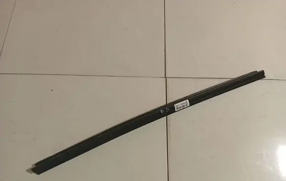 Toyota Auris 150 Front door glass trim molding