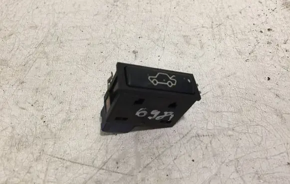 BMW X5 E53 Tailgate opening switch 61318365579
