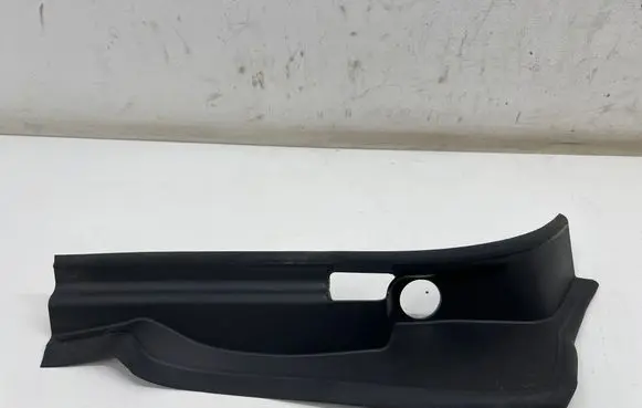 BMW i4 Rear/tail light trim molding 7487593