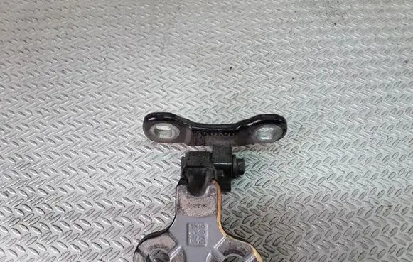 Volvo V50 Front door lower hinge 