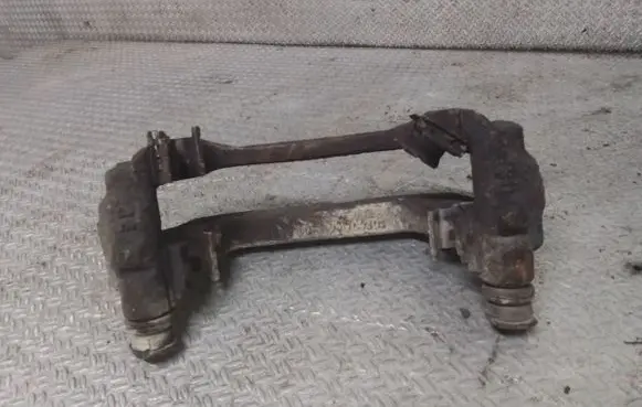 Toyota Auris 150 Front Brake Caliper Pad/Carrier 