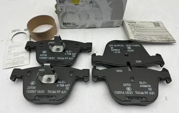 BMW 5 E60 E61 Brake pads (front) 6768471