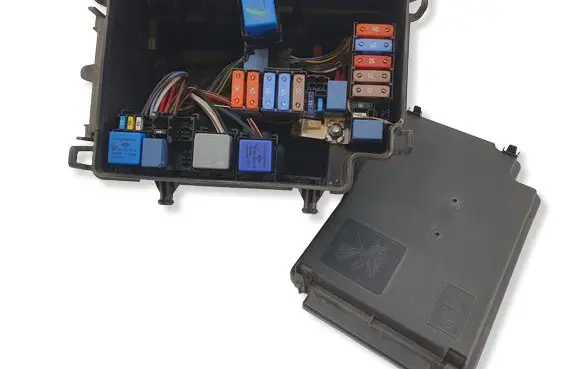 Renault Trafic III (X82) Fuse box set 243503708R 758A68898R 240801846R