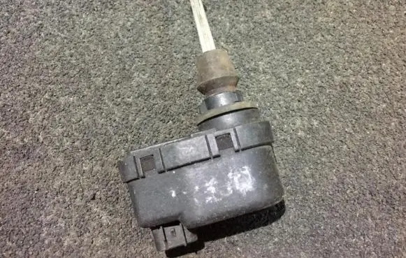Opel Frontera A Headlight level adjustment motor 0307851328