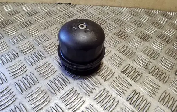 Volvo XC90 Oil filter cover 32242805