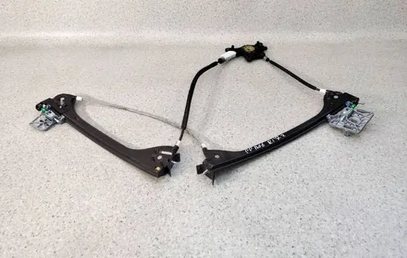 Mercedes-Benz SLK R172 Front door window regulator with motor A1727200246