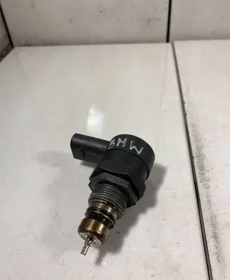 BMW 3 E46 Fuel pressure regulator 0281002481