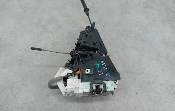 Mercedes-Benz A W169 Rear door lock 