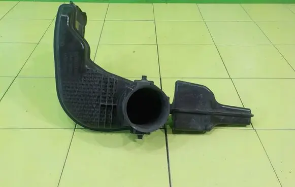 Mazda 3 II Air filter box SH0113195