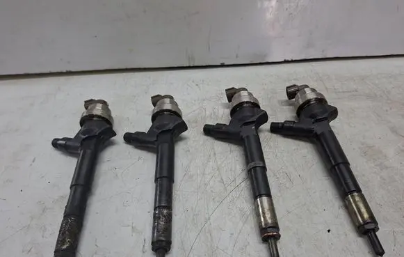 Opel Zafira B Fuel injector S27610250 8973762703
