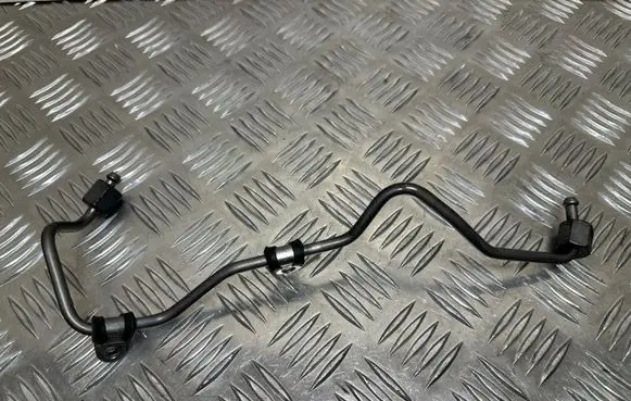 Mercedes-Benz C W205 Fuel injector supply line/pipe 150814G3
