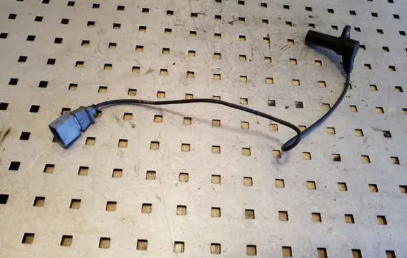 Audi A3 S3 8L Crankshaft position sensor 038907319D