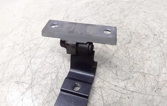 BMW 5 E60 E61 Rear door lower hinge 7068089
