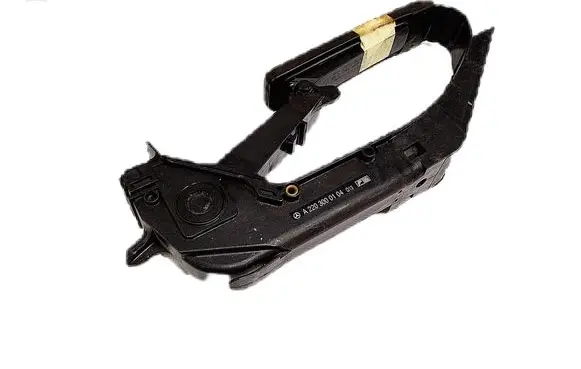 Accelerator throttle pedal