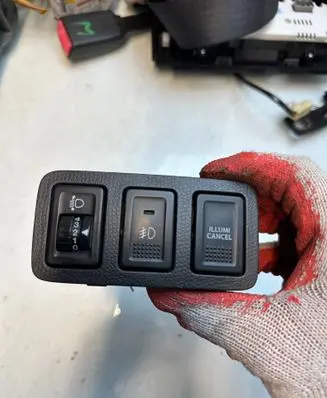 Suzuki Swift I Other switches/knobs/shifts 312123
